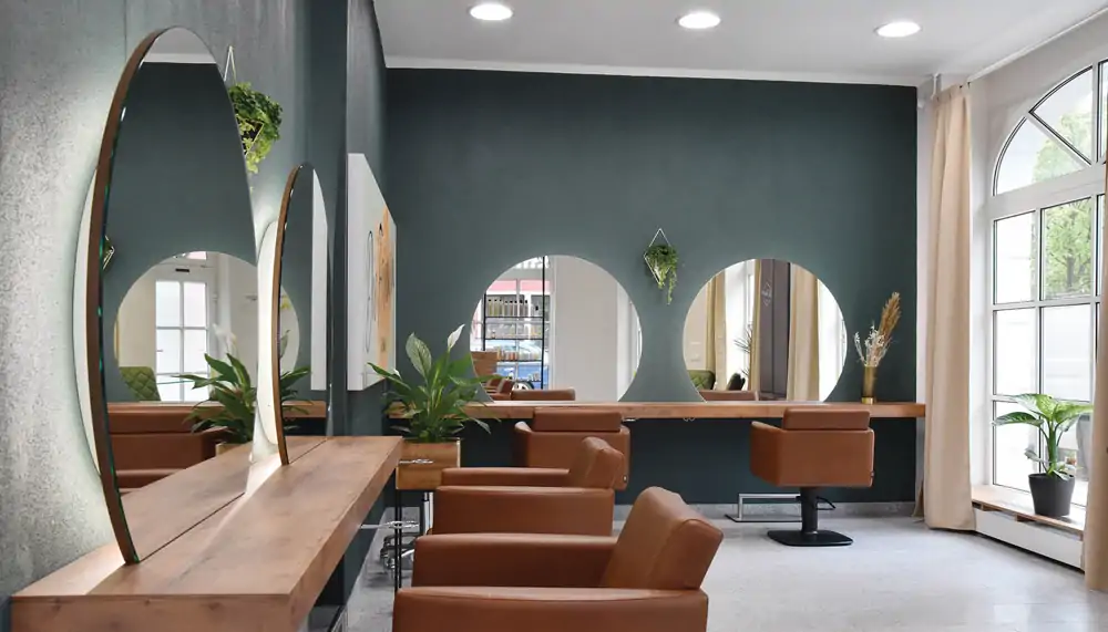 DIE FRISEURIN GINA Referenzbild