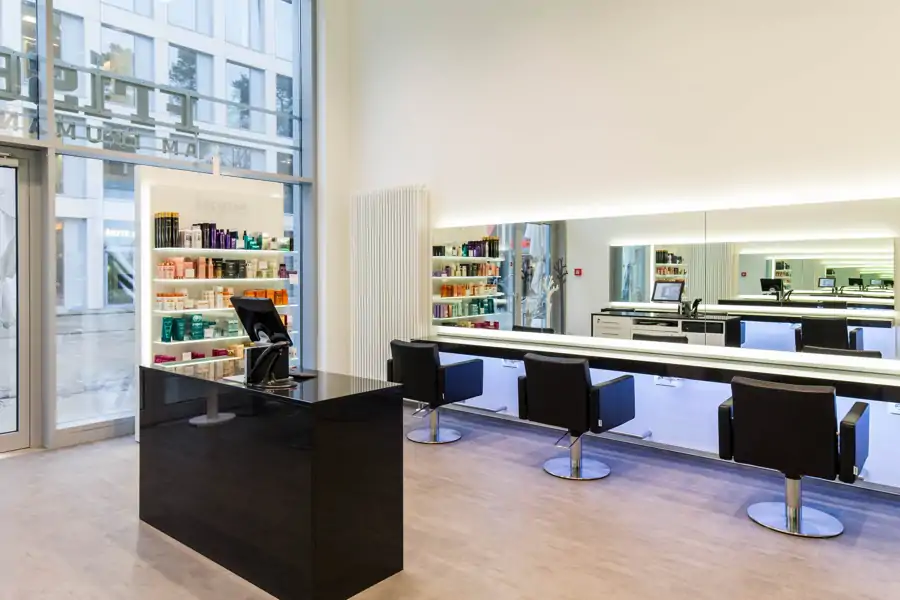 Friseur Truman Plaza Referenzbild