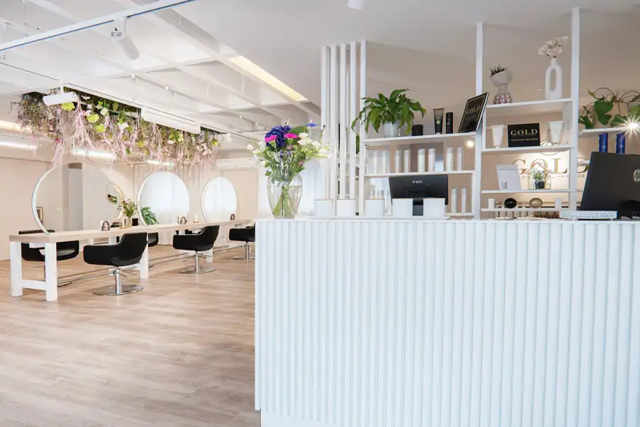 Salon Blooms.Haare Referenzbild